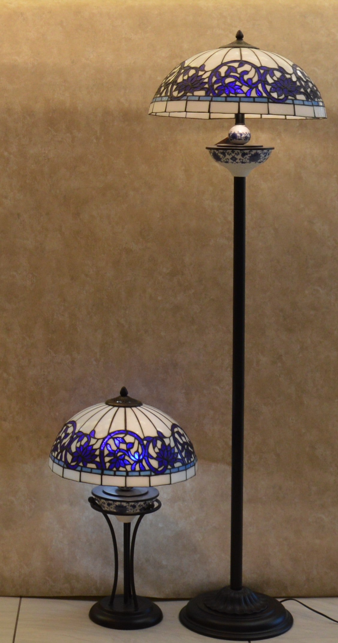 Tiffany Style Blue Floral Stained Glass Table & Floor Lamp Set