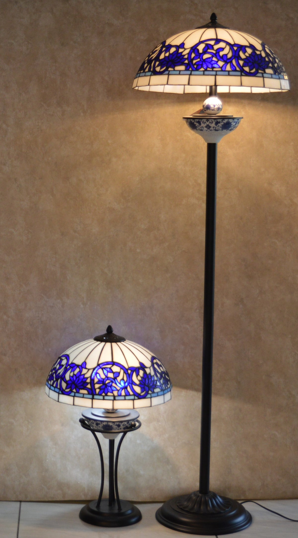 Tiffany Style Blue Floral Stained Glass Table & Floor Lamp Set