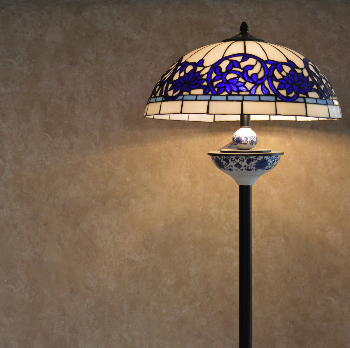 Tiffany Style Blue Floral Stained Glass Table & Floor Lamp Set