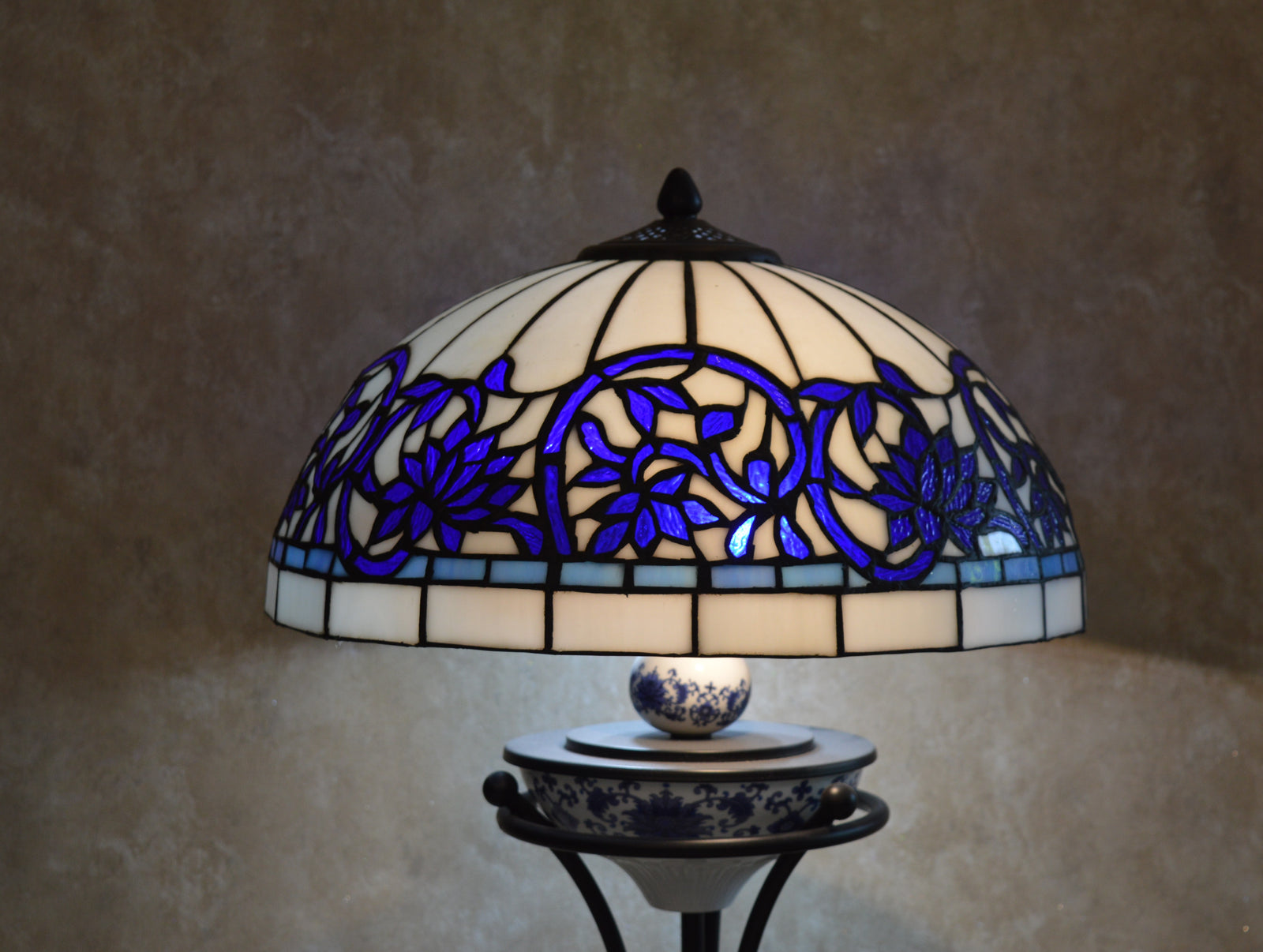 Tiffany Style Blue Floral Stained Glass Table & Floor Lamp Set