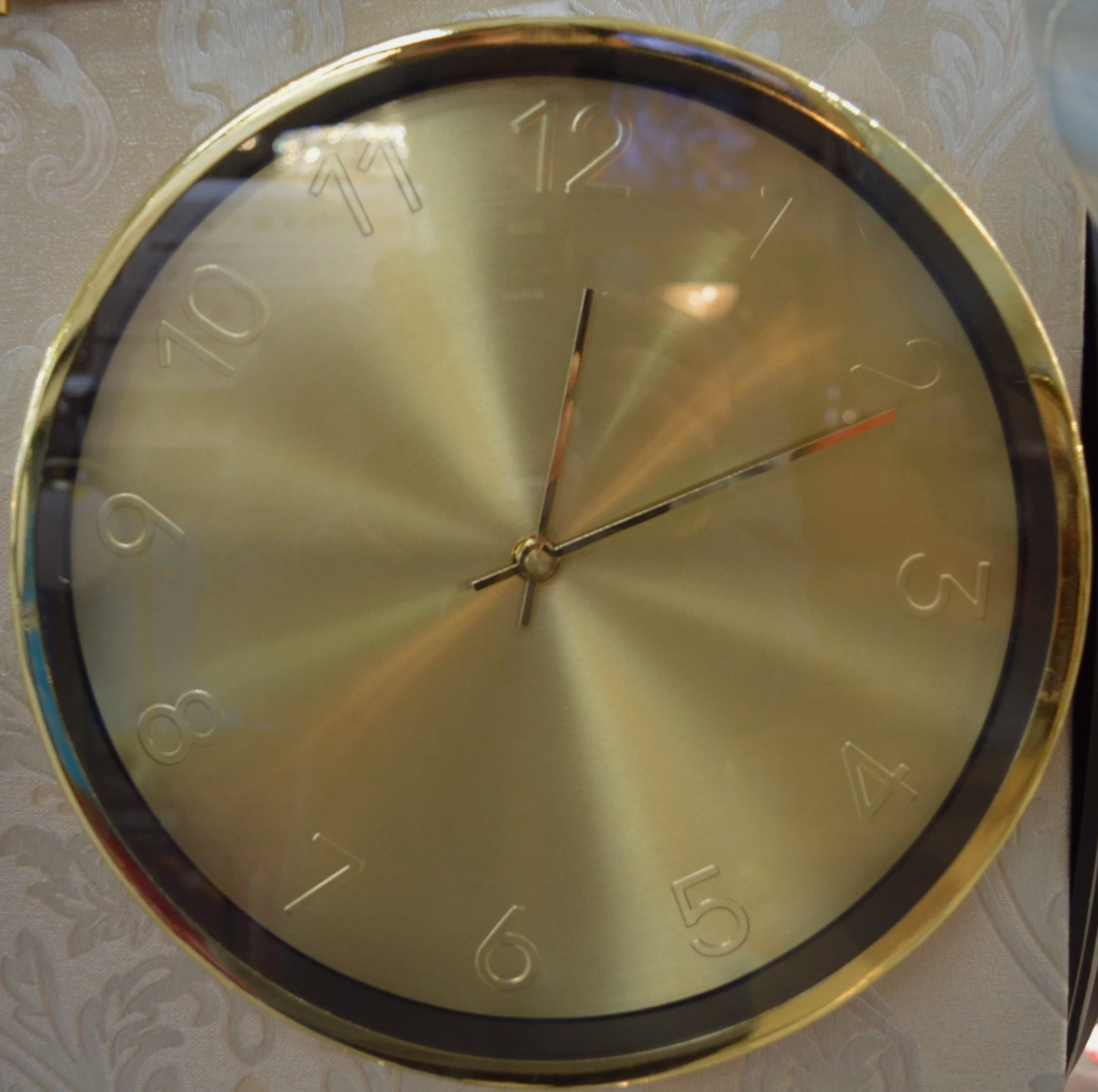 Modern Gold Wall Clock – Silent Quartz Movement – Luxury Metal Finish