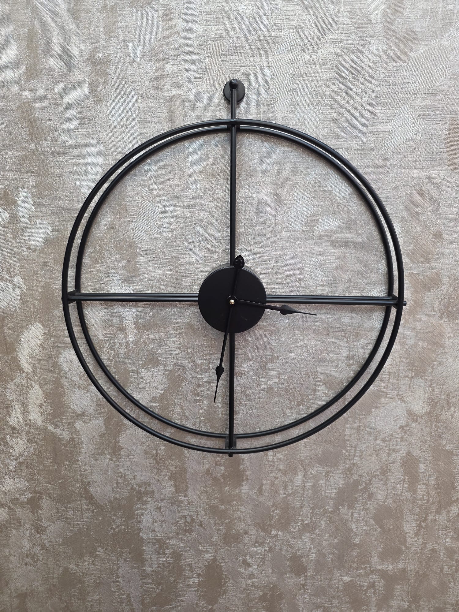 Minimalist Double-Ring Wall Clock – Open Frame Design – Black & Gold