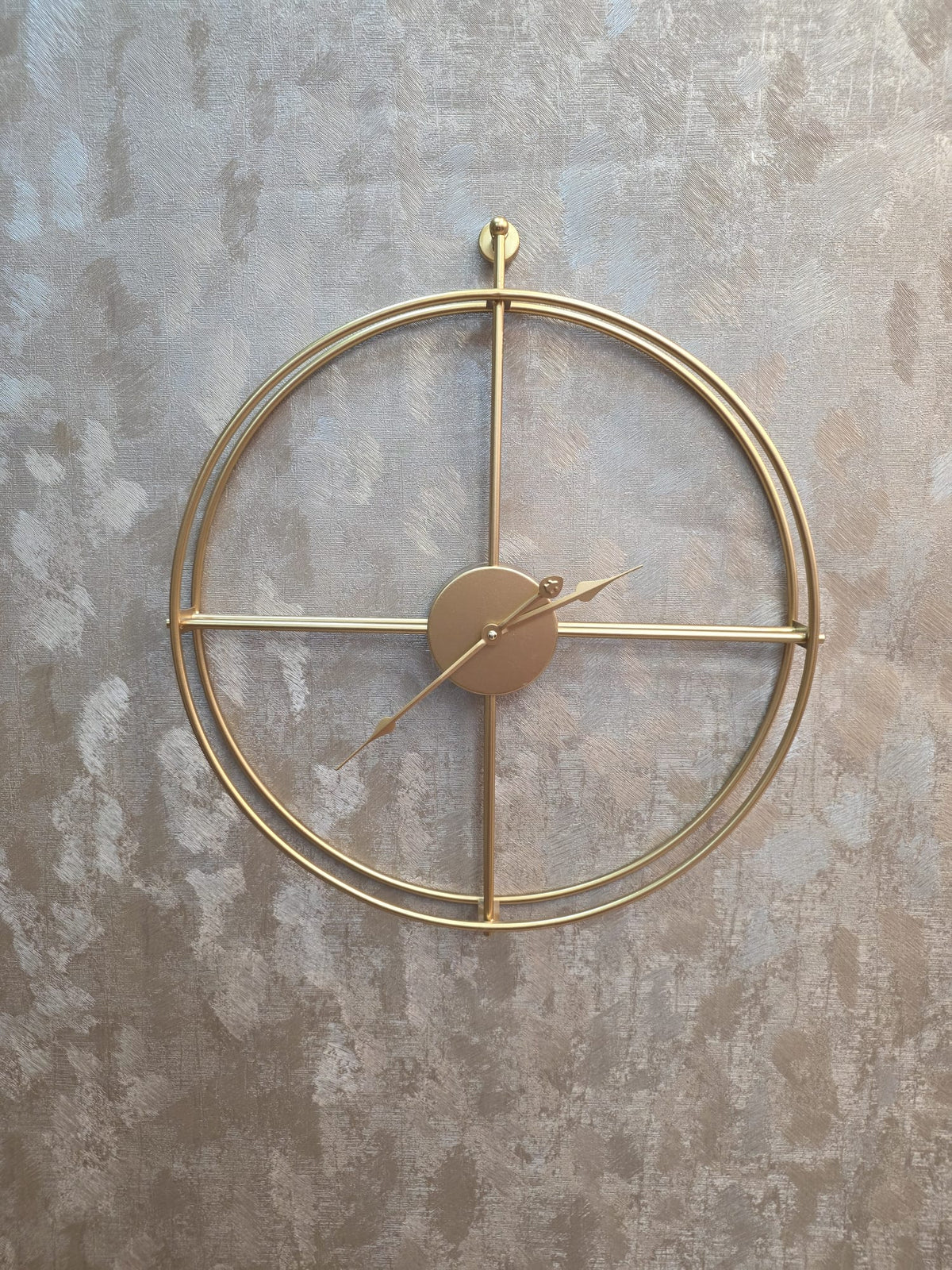 Minimalist Double-Ring Wall Clock – Open Frame Design – Black & Gold