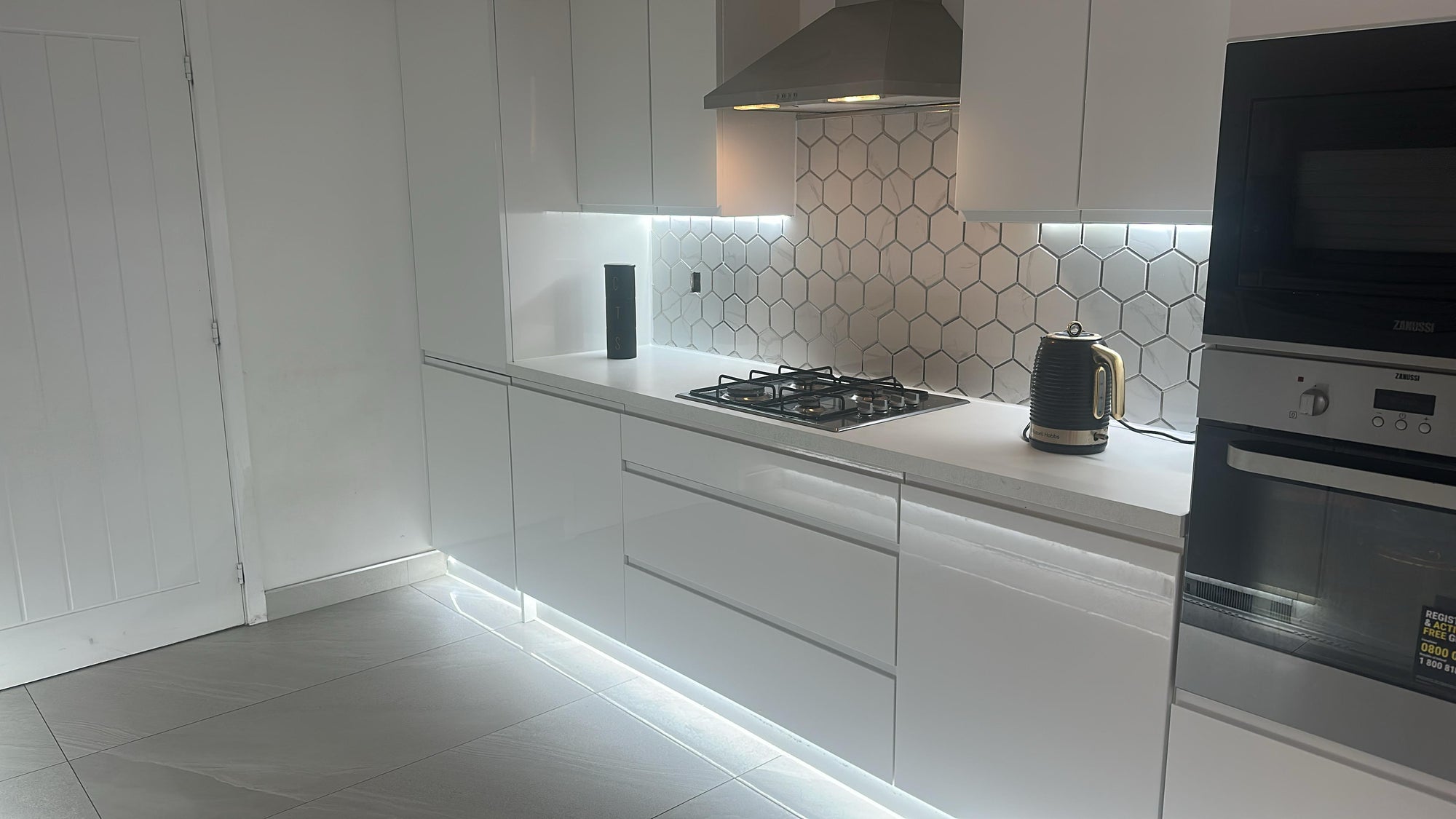 Hexagonal Gold and White Elegant Porcelain Mosaic Tiles-220*380*8mm