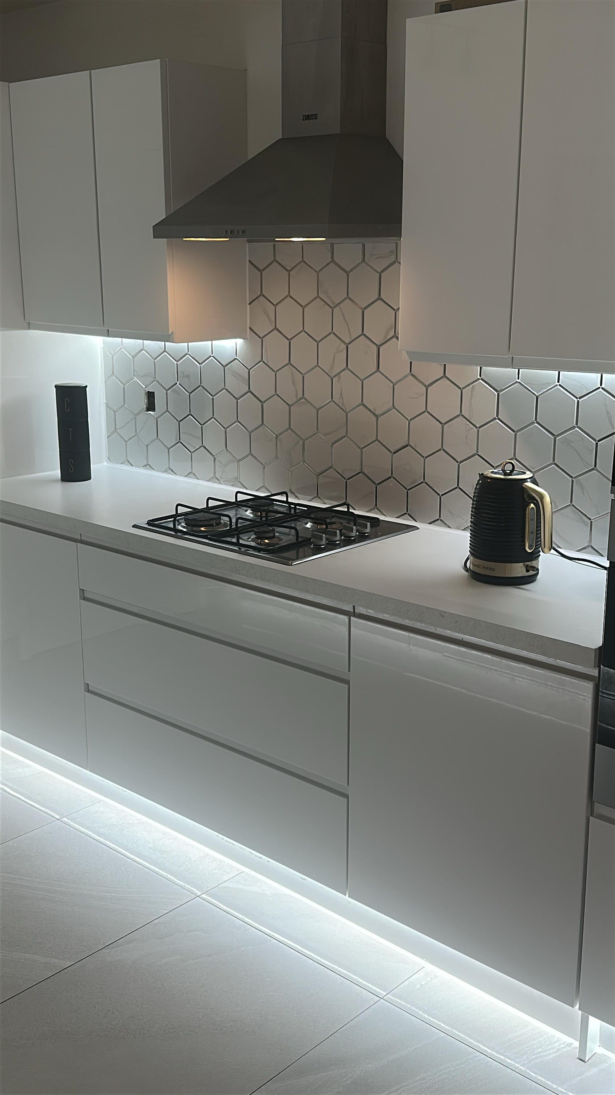 Hexagonal Gold and White Elegant Porcelain Mosaic Tiles-220*380*8mm