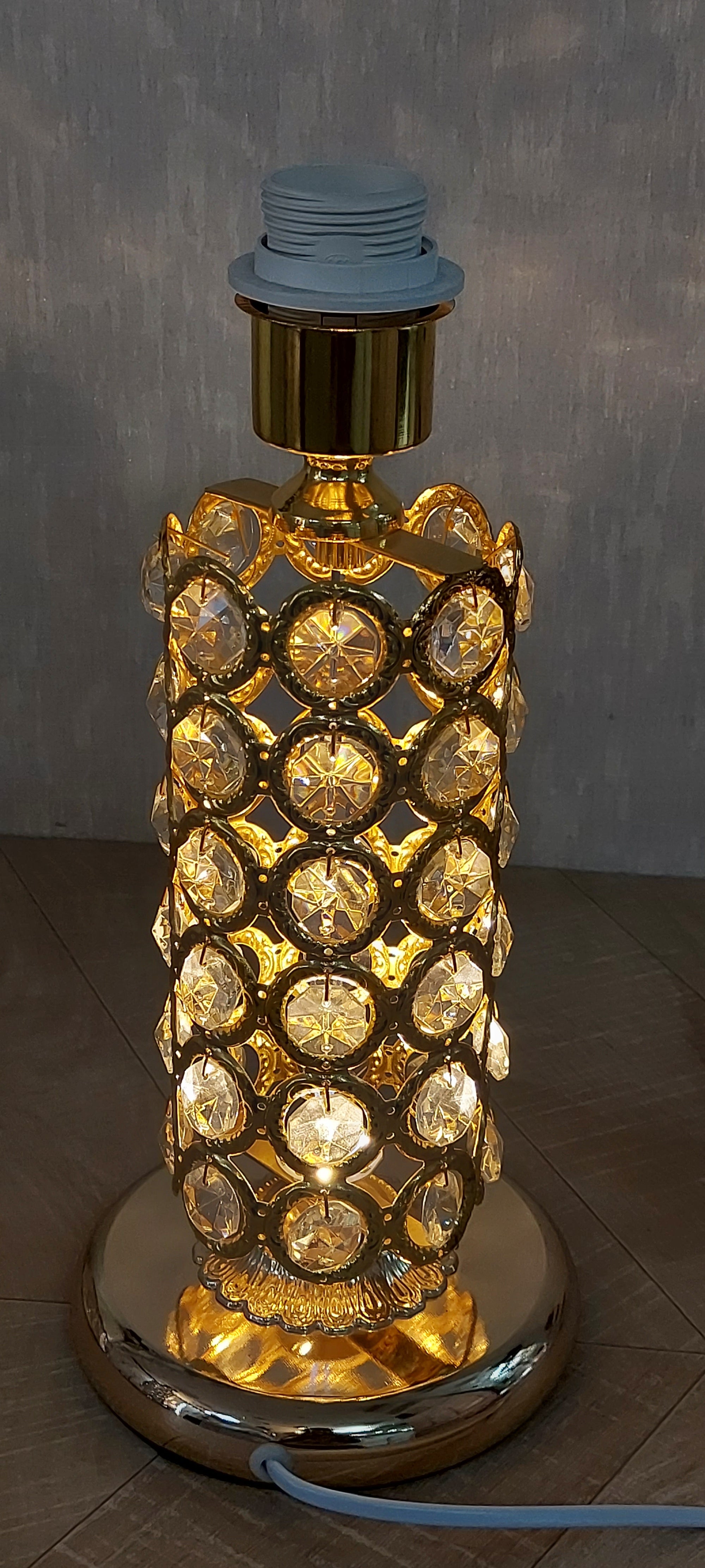 Thin metallic frame crystallic table lamp with incorporated LED [HGC01 | HSC01]