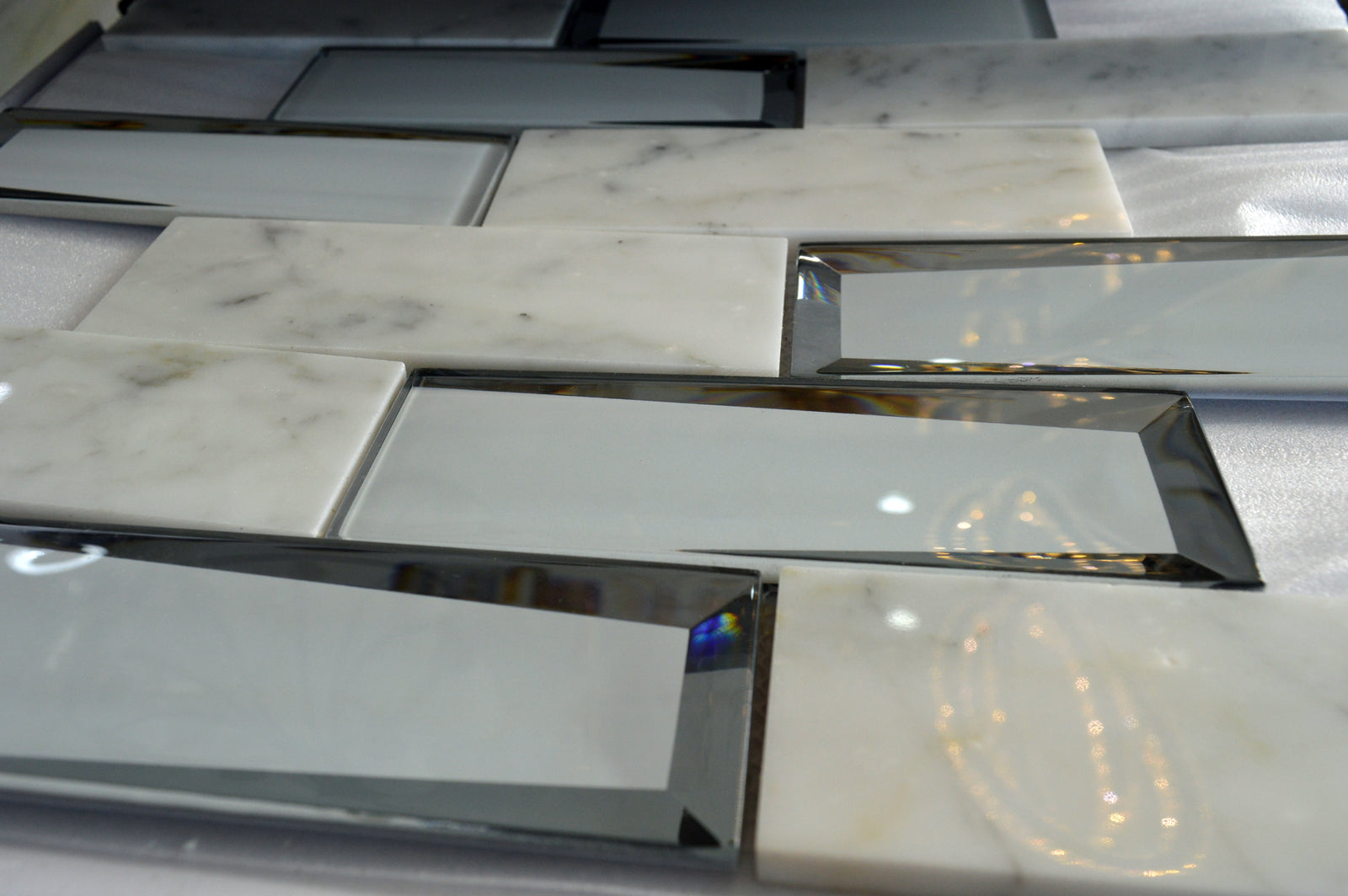 Grey Marble and Mirror Glass elegant and modern mosaic tiles-300*300*8mm-11sheets-1m2-3DMROCAR01