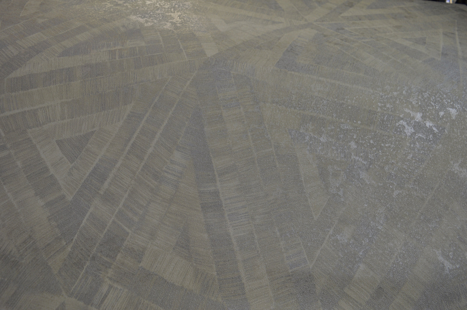 Multiwhite tones imprint in triangular shape luxury wallpaper