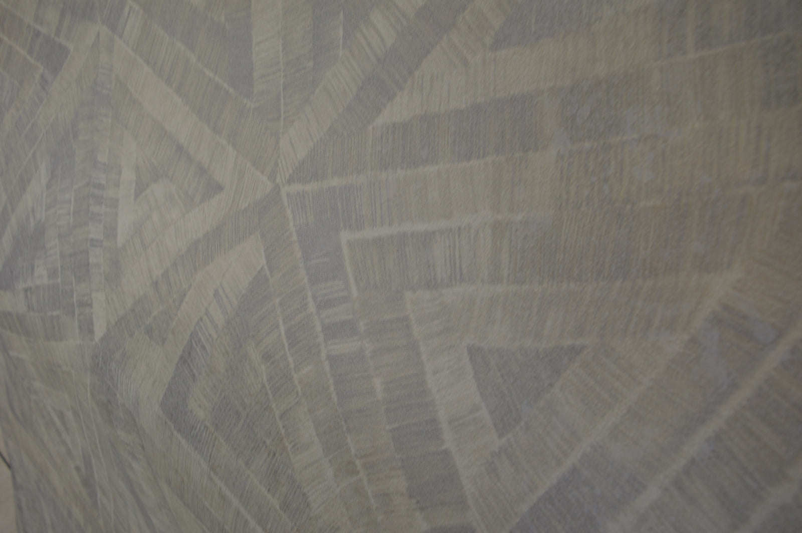 Multiwhite tones imprint in triangular shape luxury wallpaper