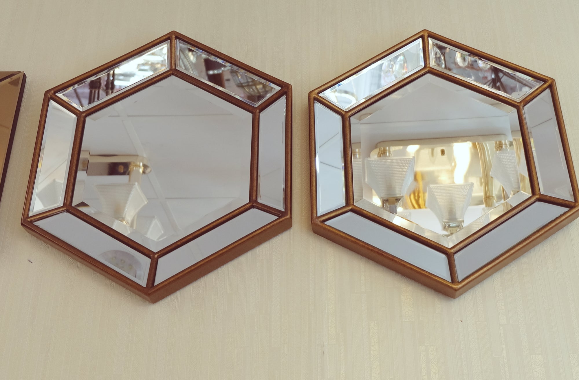 Hexagonal Mirror