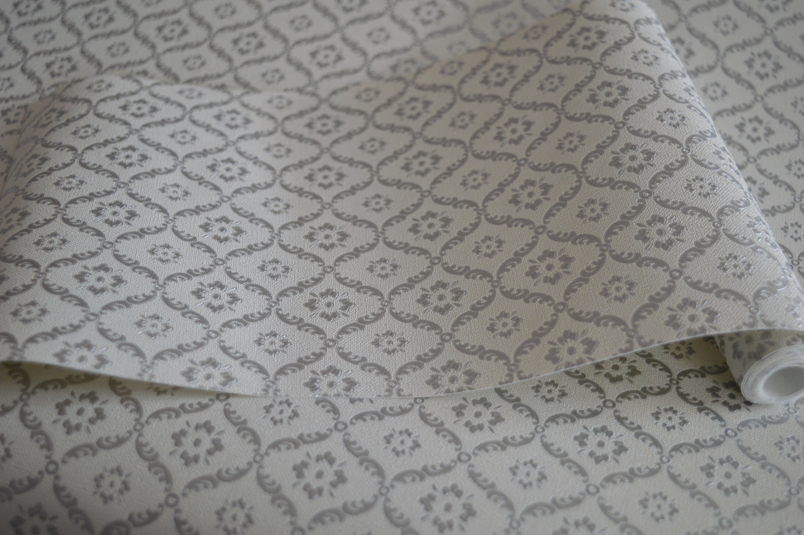 White & Silver Victoria Sawoy Wallpapers - DK.17175-5