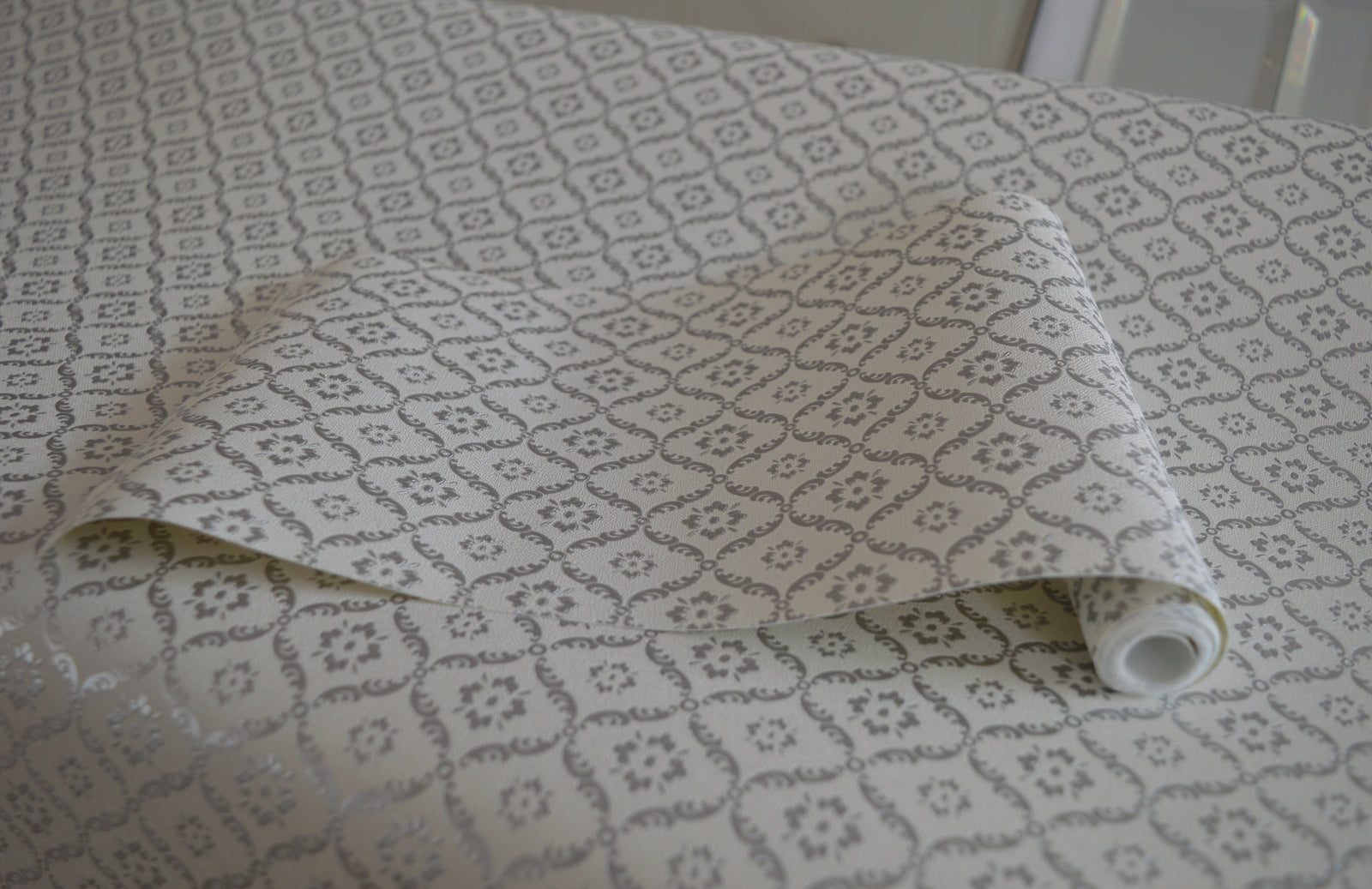 White & Silver Victoria Sawoy Wallpapers - DK.17175-5