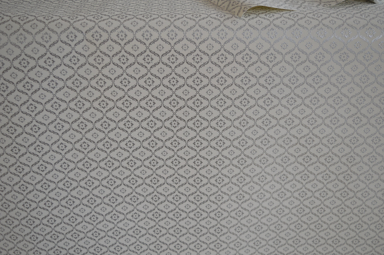 White & Silver Victoria Sawoy Wallpapers - DK.17175-5