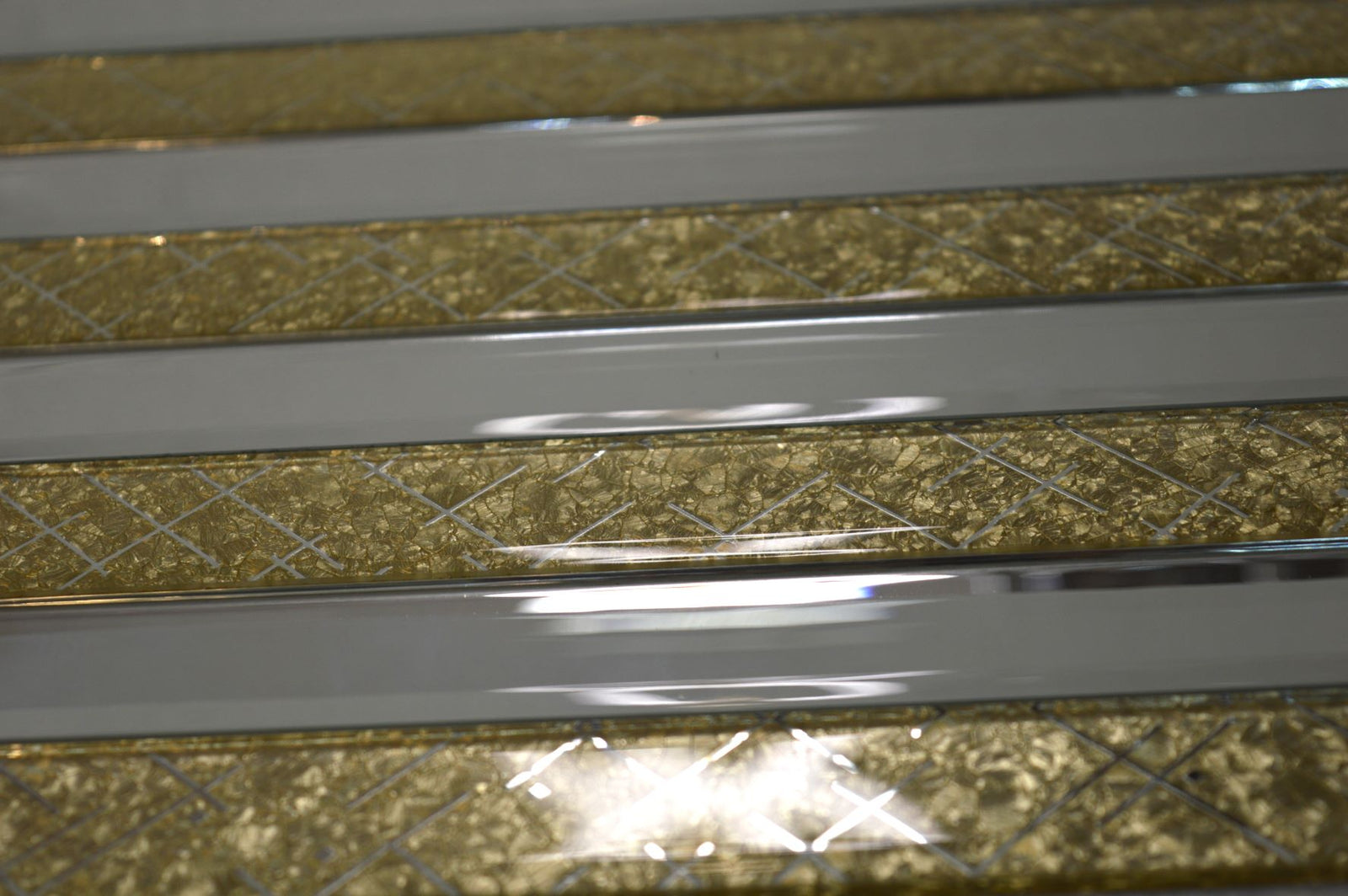 Gold Designed & Mirror Rectangle Glass Mosaic Tiles-300*300*8mm-11sheets-1m2-DZ3301