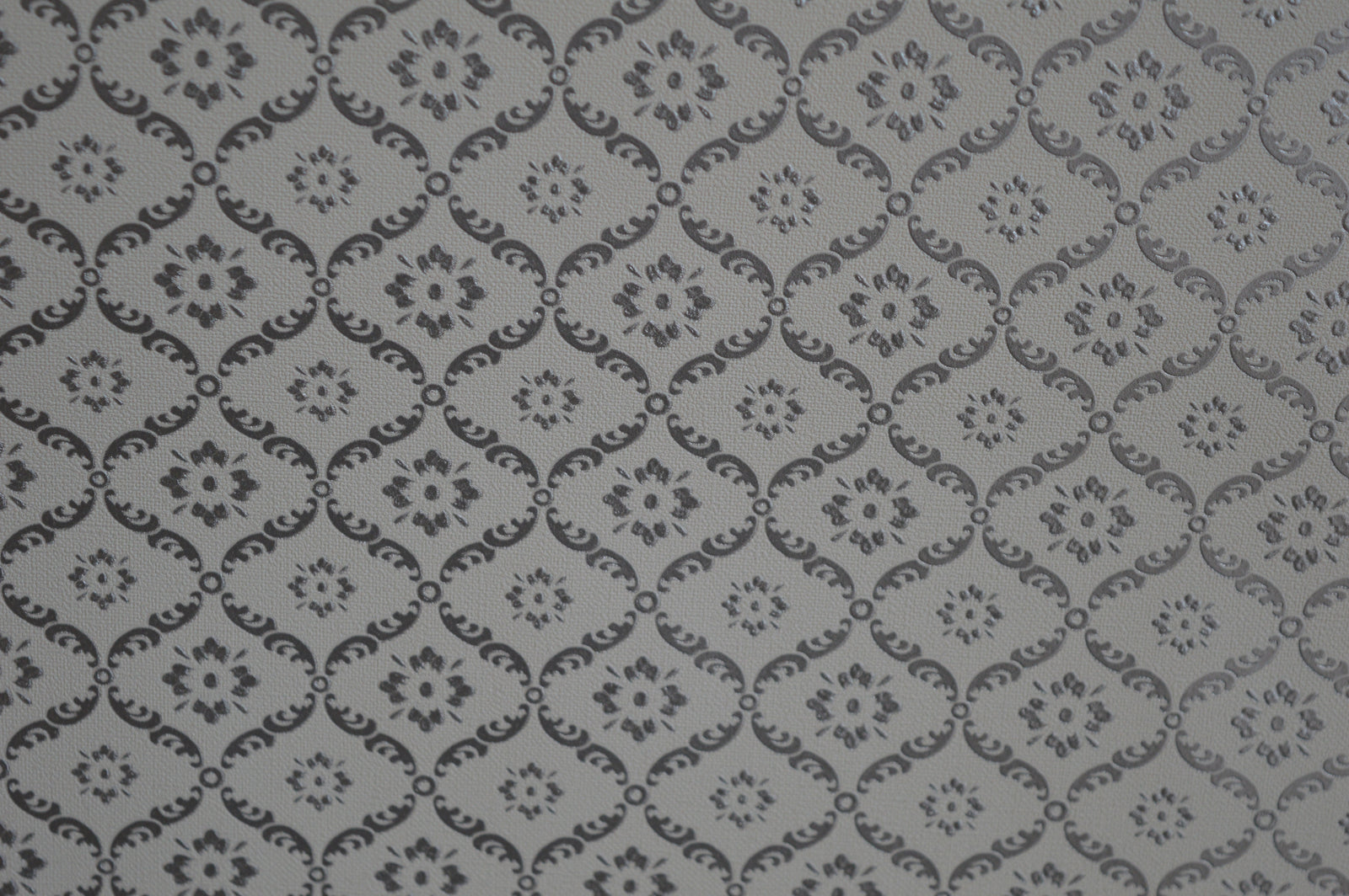 White & Silver Victoria Sawoy Wallpapers - DK.17175-5
