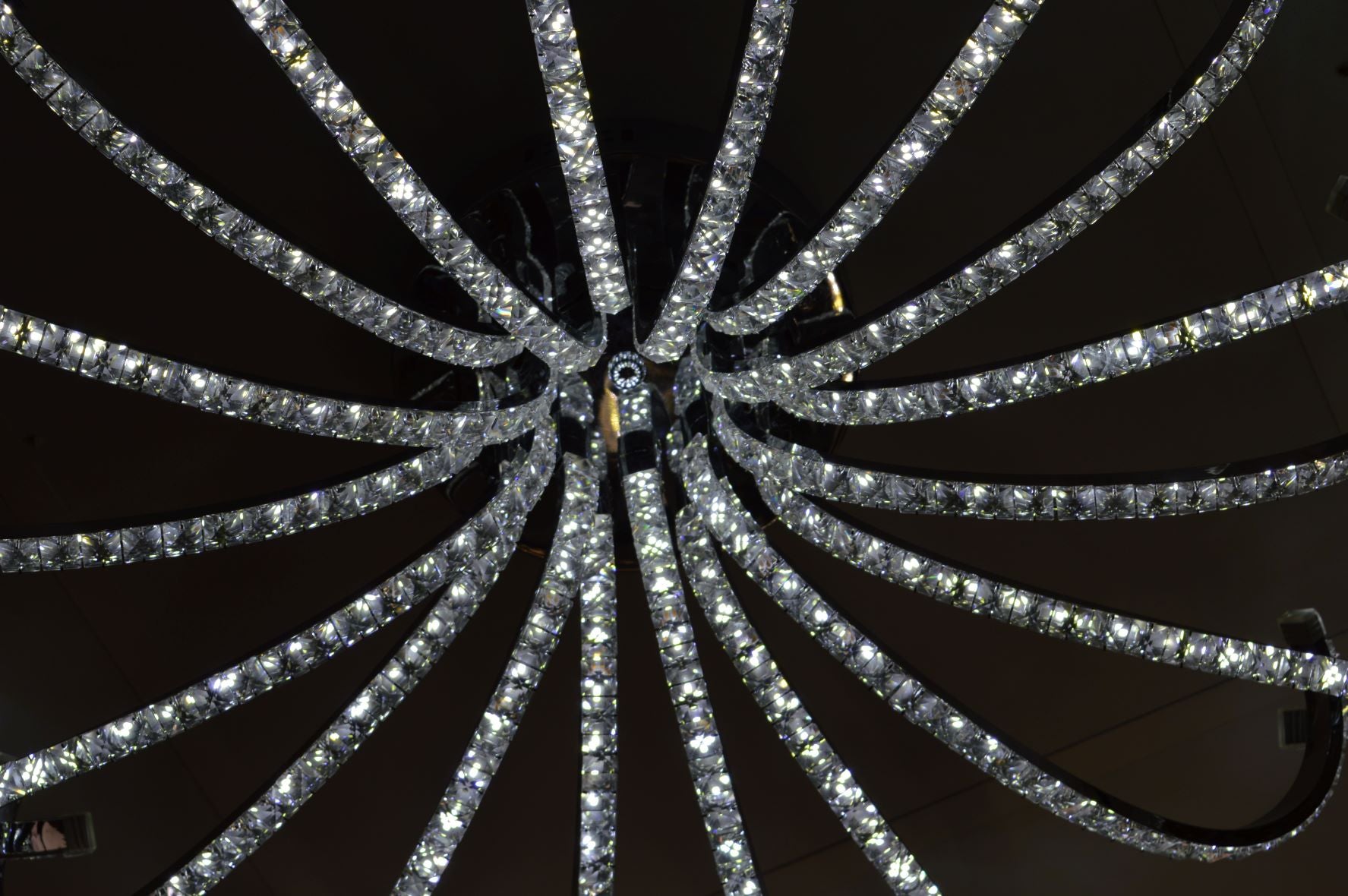 Flower thin metallic frame crystallic LED incorporated light [A100420-18]