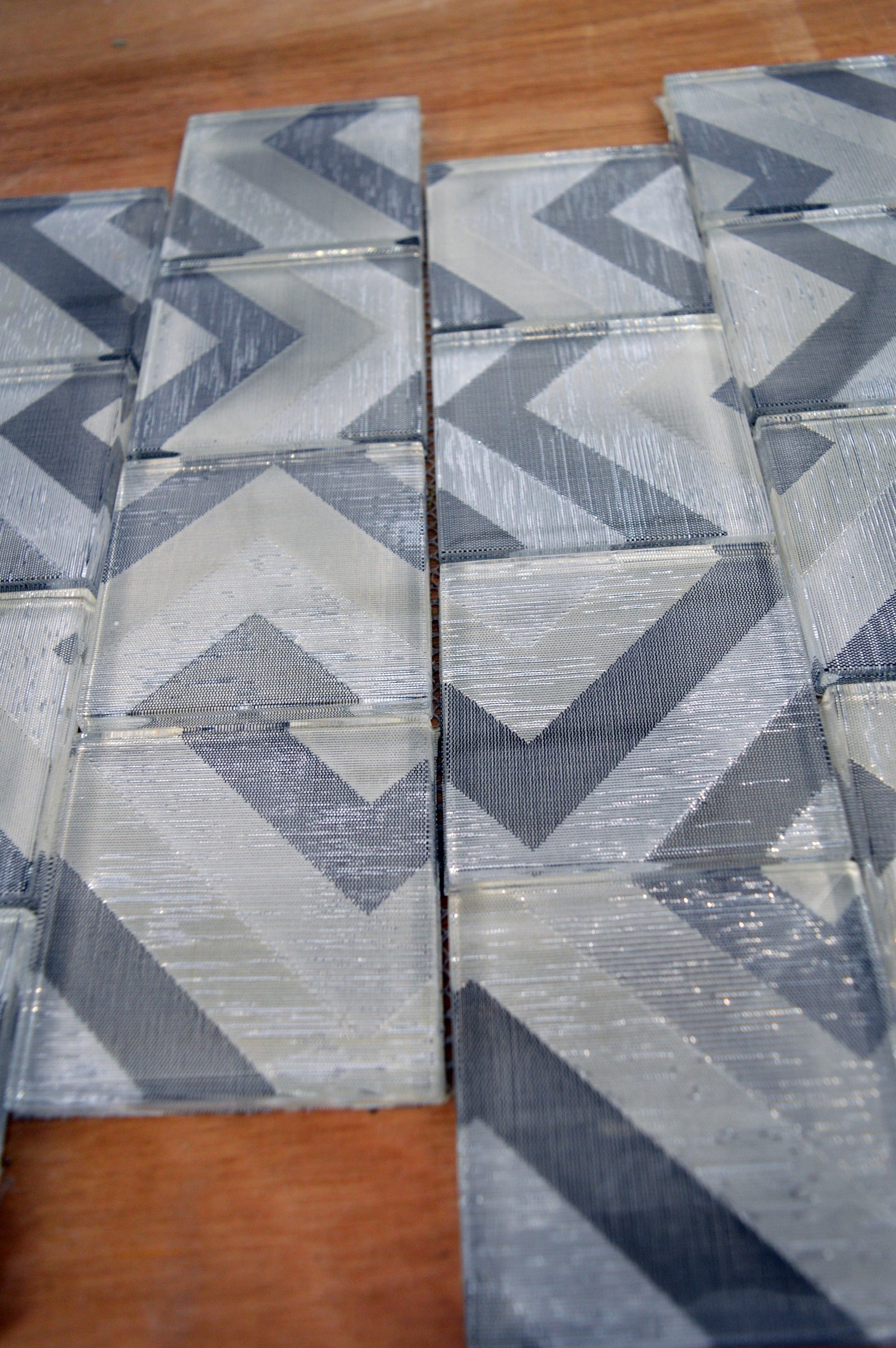 Modern silver arrows glass mosaic tile
