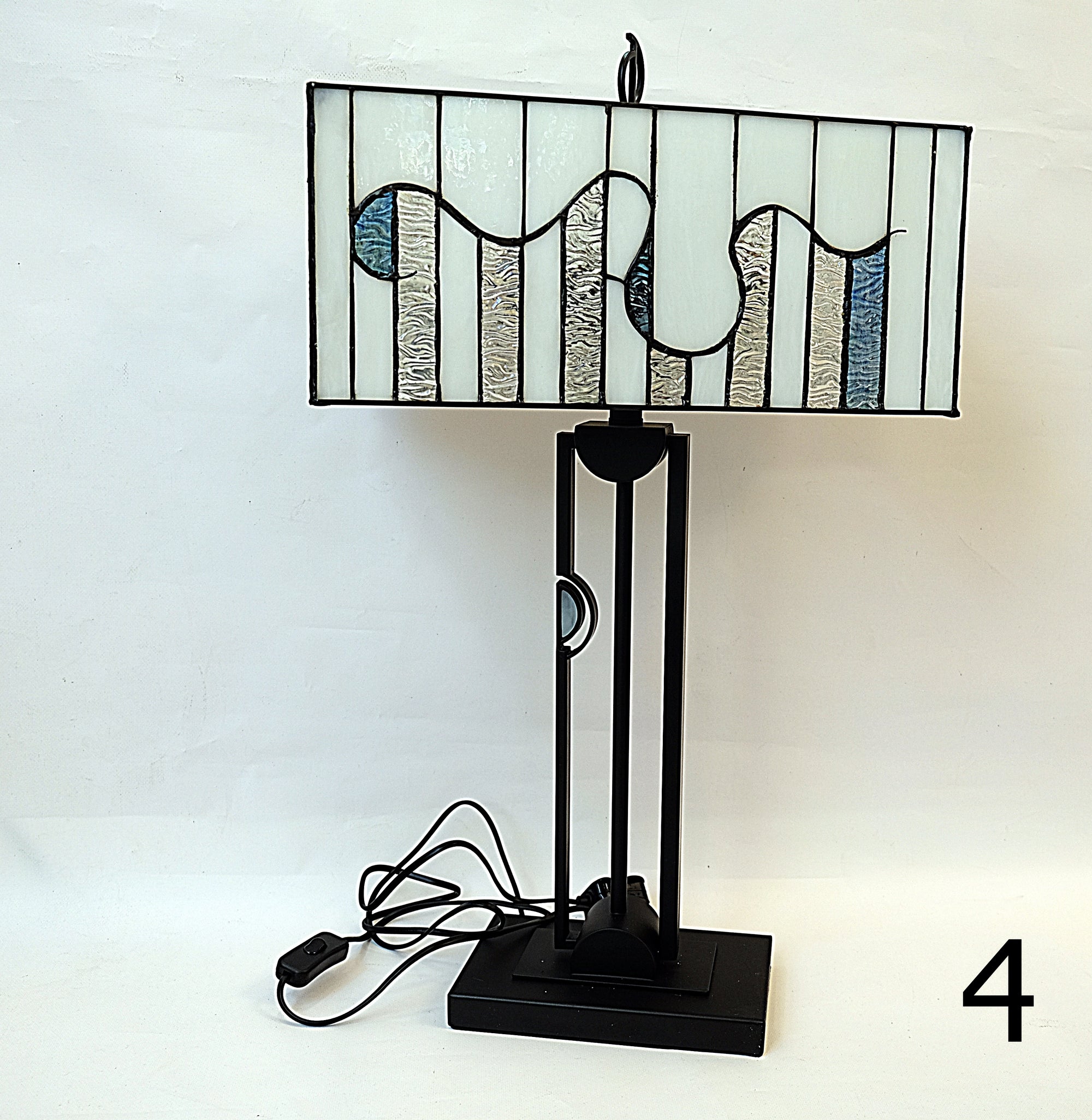 Handmade Tiffany Glass Medium Table Lamp [G164317]