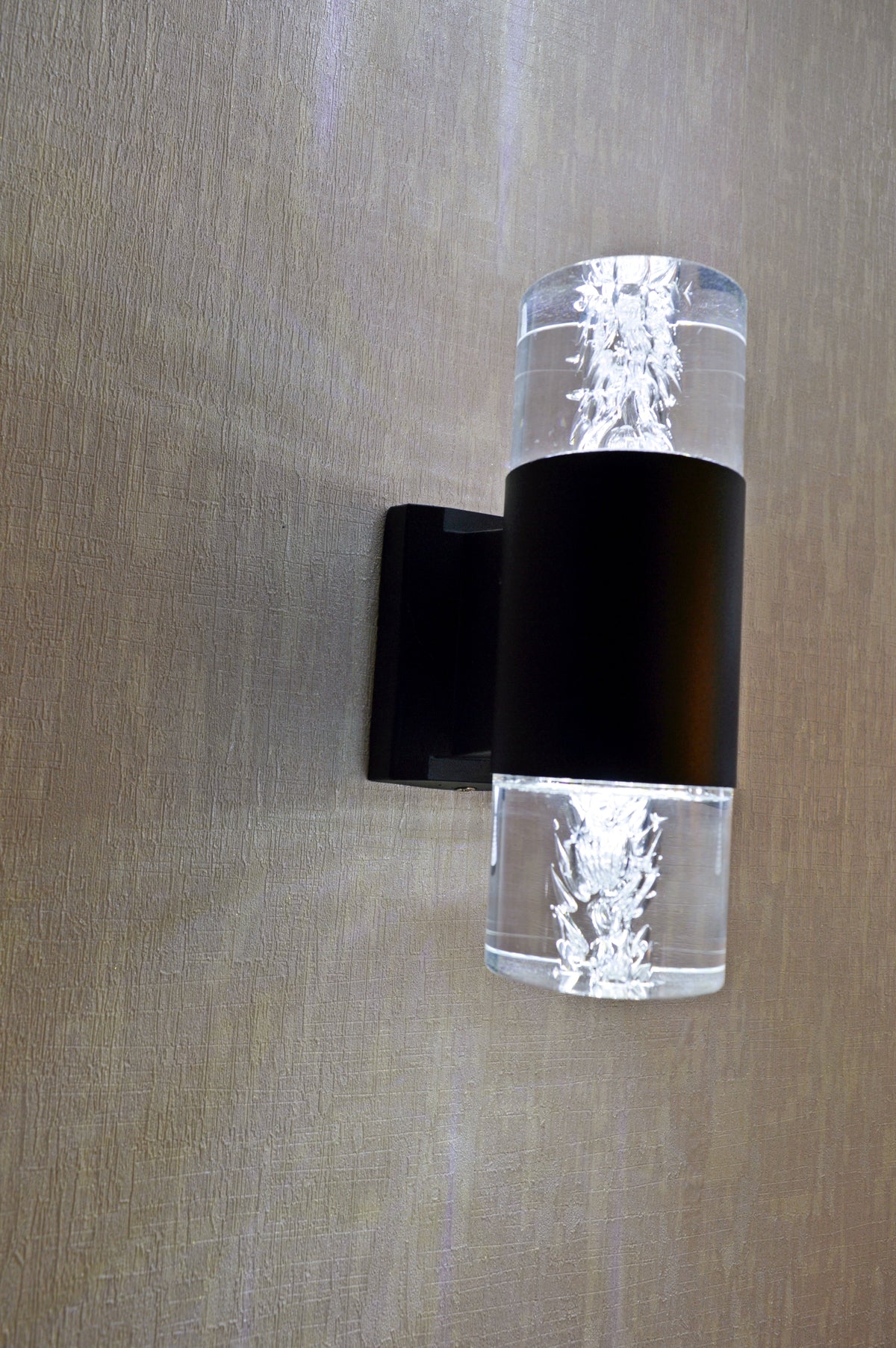 Crystallic Black Metal Wall Mounted Light