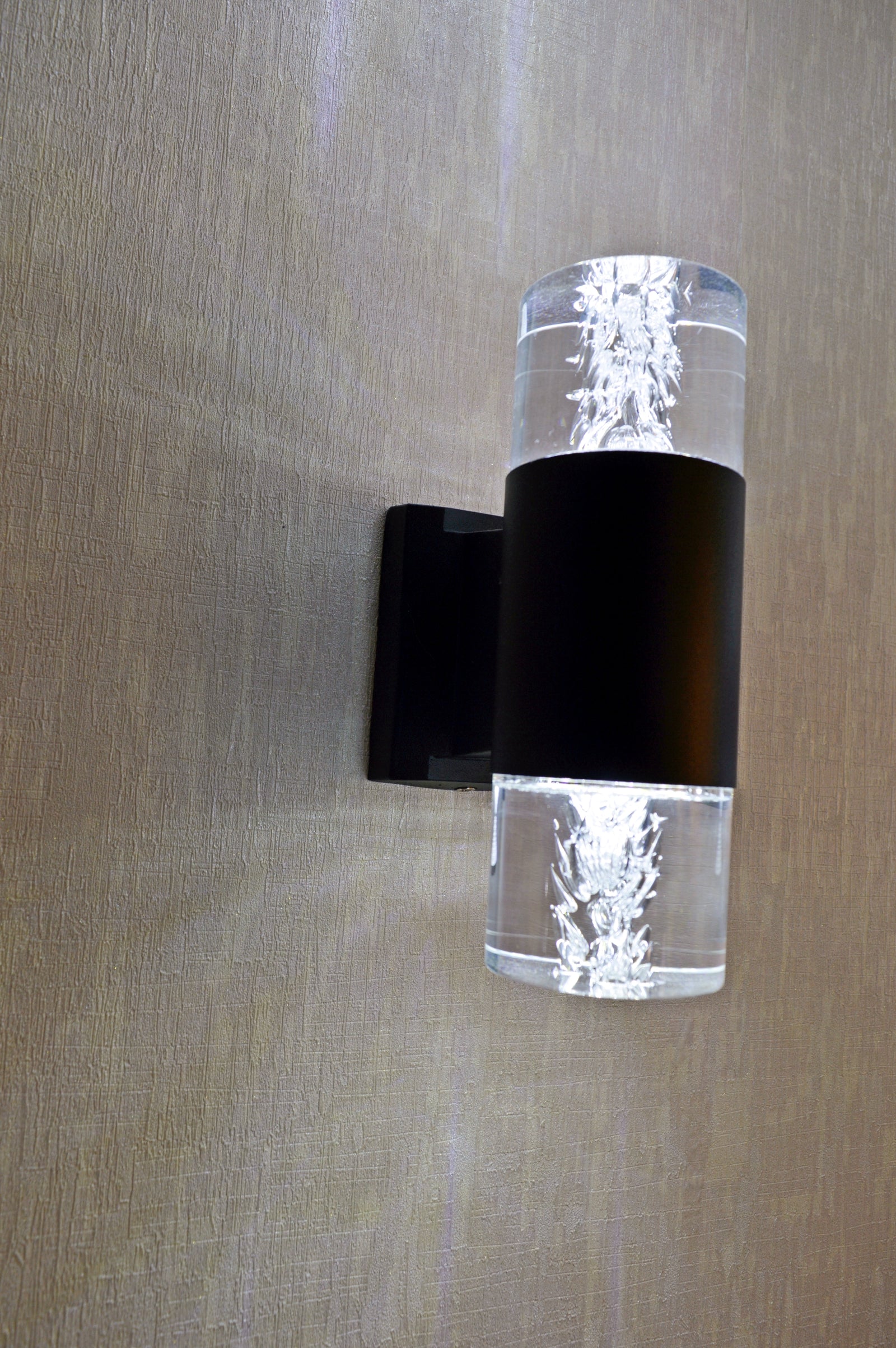 Crystallic Black Metal Wall Mounted Light