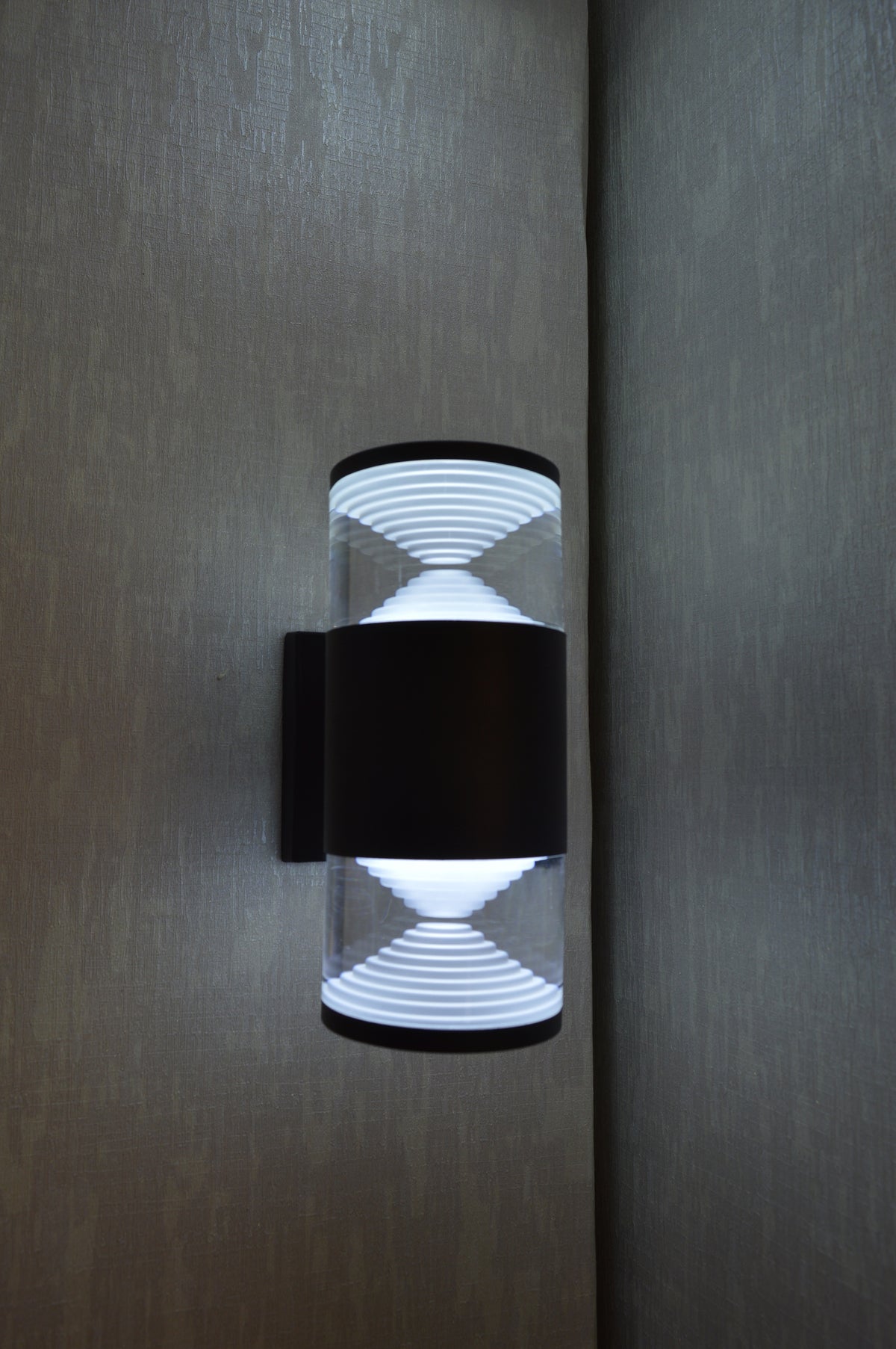 Crystallic Black Metal Wall Mounted Light